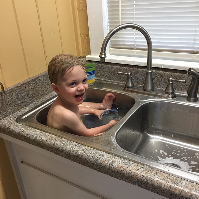 After five baby boys at the beach house we finally figured out bath time